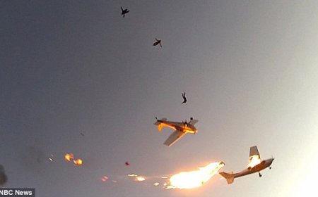 Two planes collided in the air and destroyed, casualties