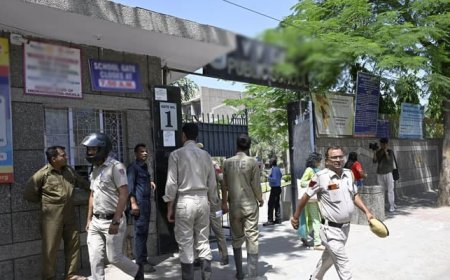 To avoid going to school in India, the student sent a threatening email to the school