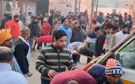 Dunya Bharat: 7 people were killed and dozens injured when the stage collapsed during religious rituals