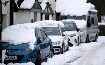 Snowfall in Britain, mercury forecast to drop to minus 20