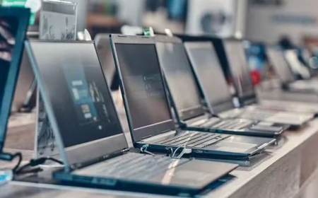 Announcement of giving free laptops to students