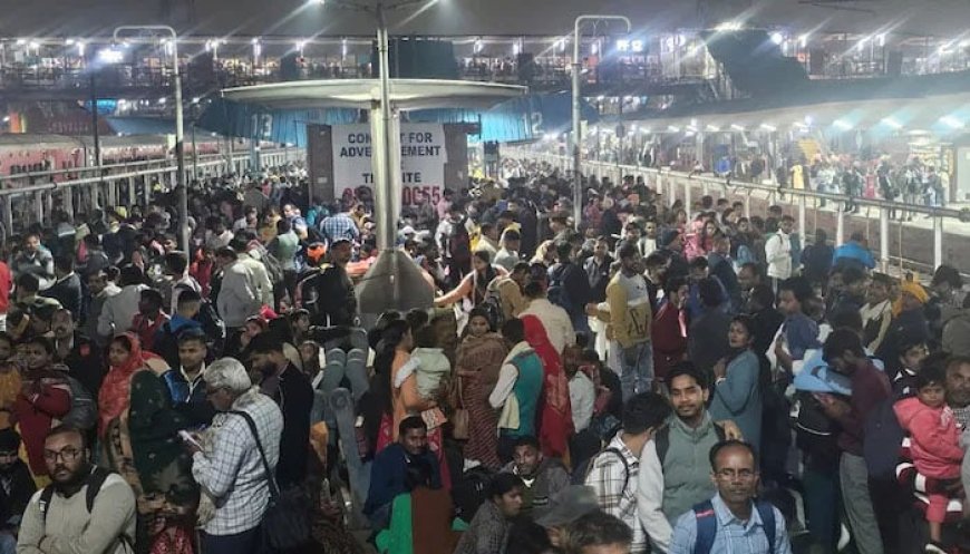 18 people, including 10 women, were killed in a stampede at the Delhi railway station