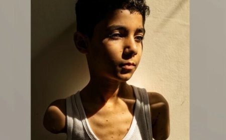 "Mom, how am I going to hug you now?" — Photo of Palestinian child shakes the world