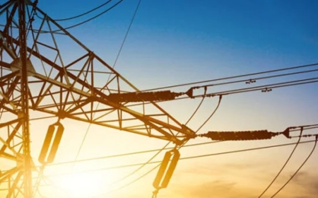 ملک بھر کے لیے بجلی کے بنیادی ٹیرف میں کمی کا امکان