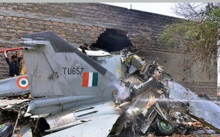 Indian plane crashes, pilot makes emergency parachute jump and lands in Pakistan