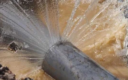 کراچی: 84 انچ پانی کی لائن پھٹنے سے متعلق تحقیقات ، چیف انجینئر ڈبلیو ٹی ایم عہدے سے فارغ