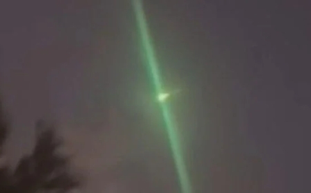 آسمان پر ’سبز روشنی‘ نے لوگوں کو حیران کردیا