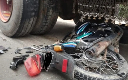 کراچی میں خونی ڈمپر نے ایک اور موٹرسائیکل سوار کو کچل ڈالا