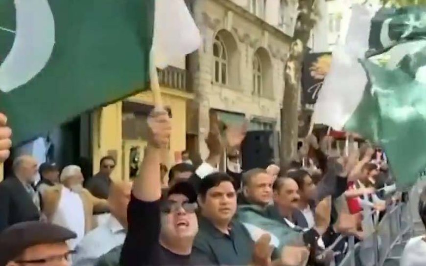 ۔لندن(ڈیلی پاکستان آن لائن) لندن میں بھارتی ہائی کمیشن پر پاکستانیوں نے احتجاج کرتے ہوئے کسی بھی جارحیت سے خبردار کردیا۔