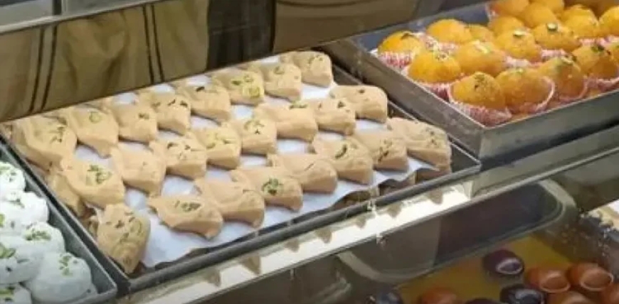 بھارت میں پاکستان سے نفرت میں مٹھائیوں کے نام بدل دیے گئے