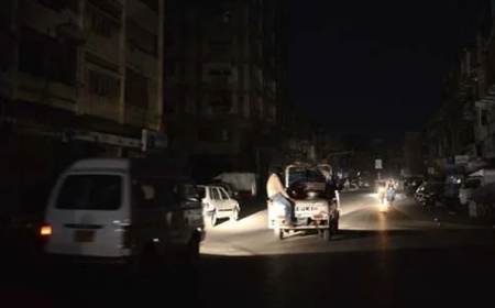کراچی میں بجلی کا بحران سنگین، بدترین لوڈشیڈنگ نے شہریوں کا جینا حرام کردیا