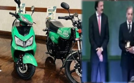 ملک بھر کے ہونہار طلبہ میں الیکٹرک بائیکس تقسیم