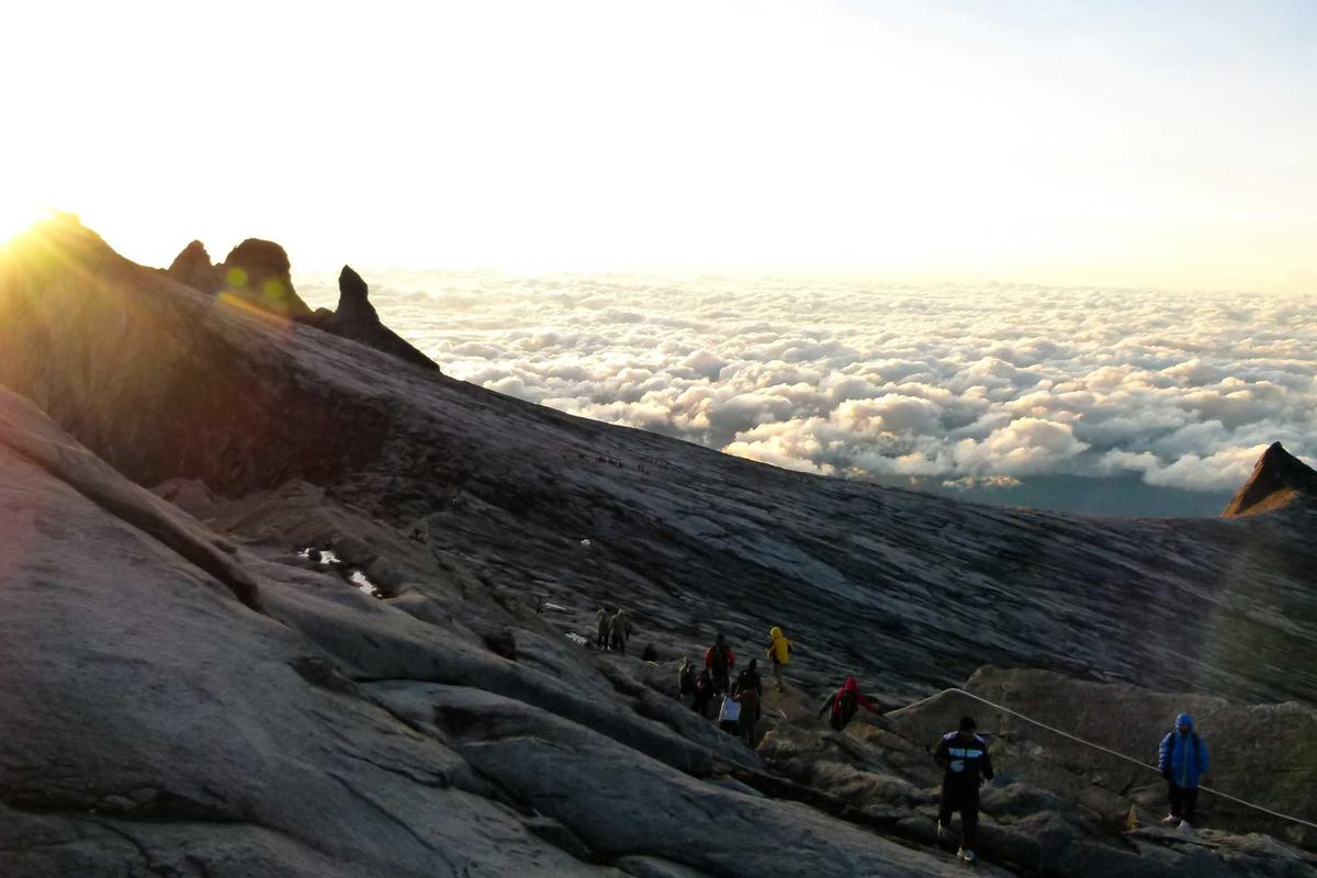 Bikin Heboh Akhir Tahun! 5 Game Mobile Terbaru 2025 yang Wajib Kamu Coba (Online & Offline) – IndoGamers